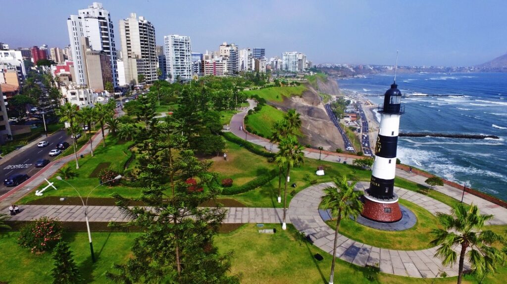 Running the “Malecón de Miraflores”